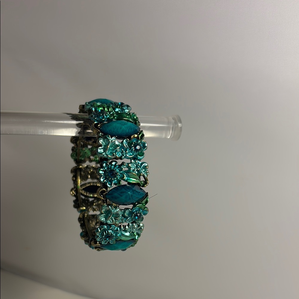 Elegant Floral Bracelet in Teal and Gold